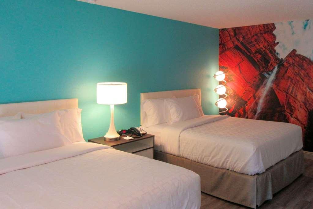 Clarion Pointe Fresno Near Yosemite Hotel Room photo