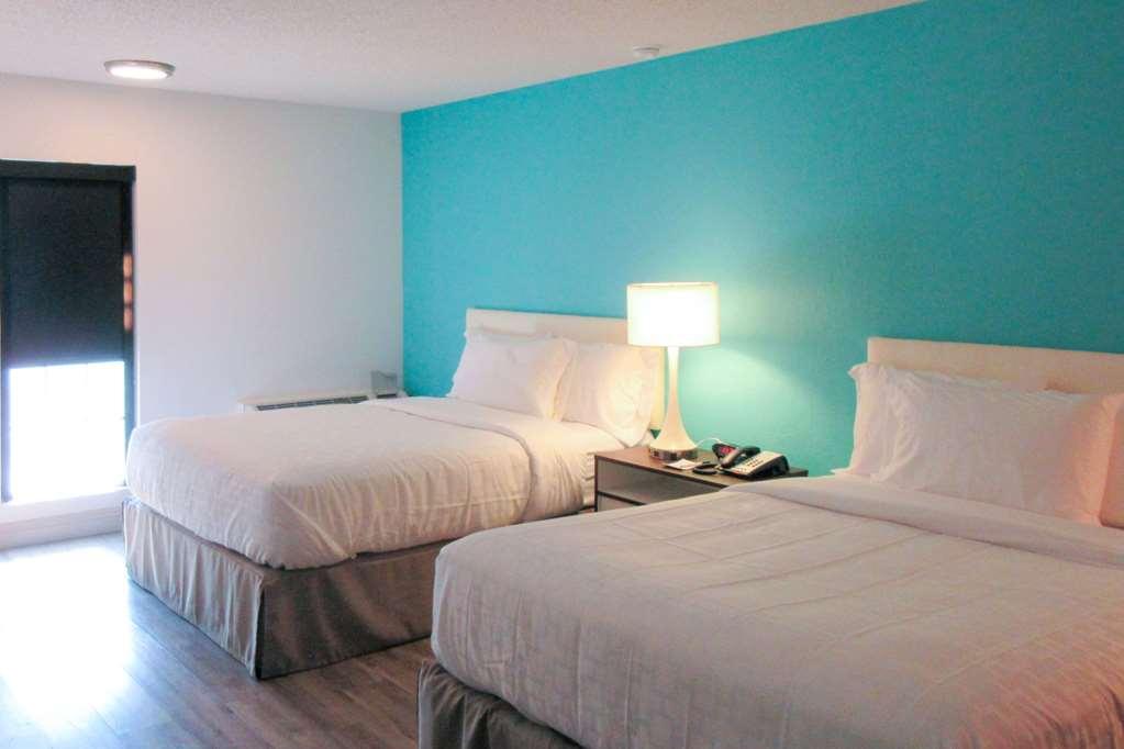 Clarion Pointe Fresno Near Yosemite Hotel Room photo