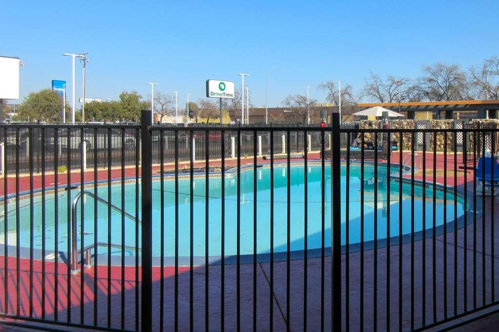 Clarion Pointe Fresno Near Yosemite Hotel Facilities photo